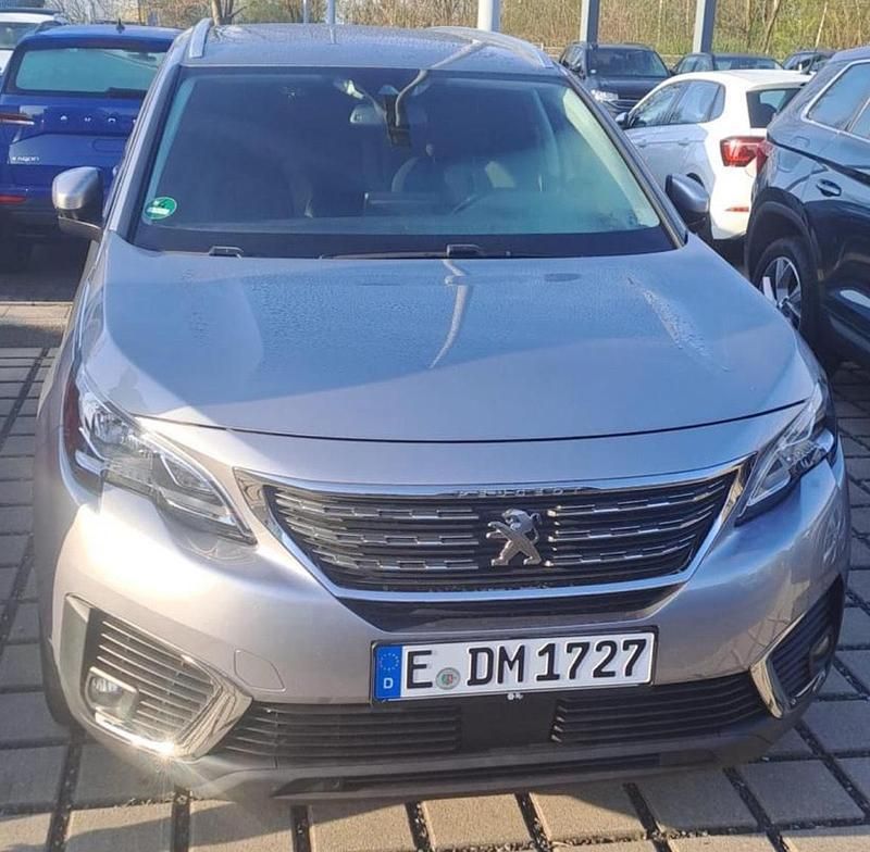 Grau Gebraucht 2019 Peugeot 5008 Allure Van / Kleinbus | 16.250 € (Fairer Preis) - Bild 1/4
