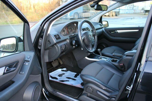 Gebraucht Mercedes A180 109 PS (80 kW) 2010 Schwarz metallic Limousine