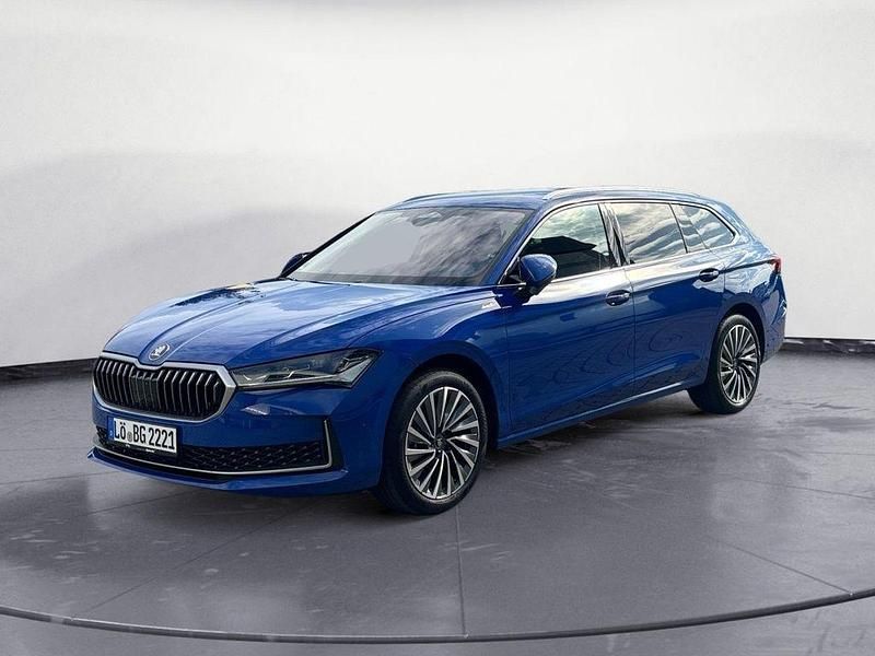 Blau Gebraucht 2025 Skoda Superb LAURIN & KLEMENT Kombi | 47.890 € (Fairer Preis) - Bild 1/4