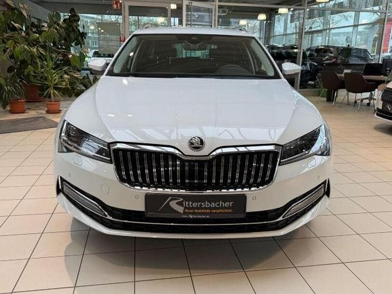 Gebraucht Skoda Superb Style 150 PS (110 kW) 2024 Moonweiss metallic Kombi