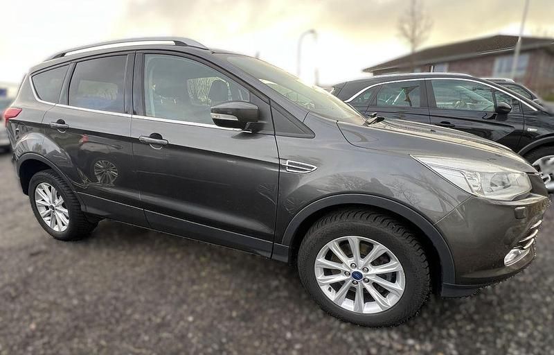 Gebraucht Ford Kuga Titanium 150 PS (110 kW) 2016 Grau SUV