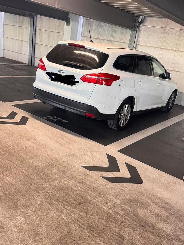 Weiß Gebraucht 2017 Ford Focus Kombi | 7.900 € (Etwas zu teuer) - Bild 1/4