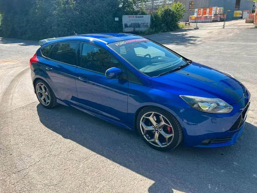 Gebraucht Ford Focus Sport 250 PS (183 kW) 2014 Blau Limousine