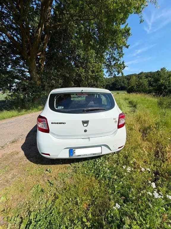 Gebraucht Dacia Sandero 73 PS (53 kW) 2016 Weiß Limousine