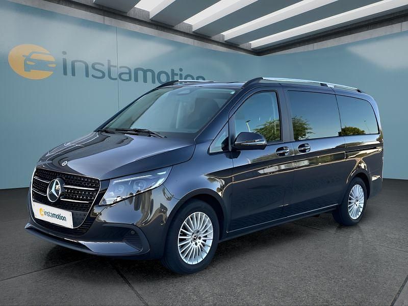 Grau Gebraucht 2024 Mercedes V220 Van / Kleinbus | 60.699 € - Bild 1/4