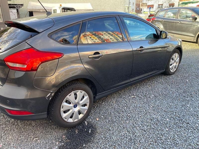 Gebraucht Ford Focus Trend 101 PS (74 kW) 2017 Limousine