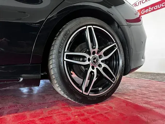 Gebraucht Mercedes CLA220 AMG line 184 PS (135 kW) 2018 Kosmosschwarz  metalliclack Limousine