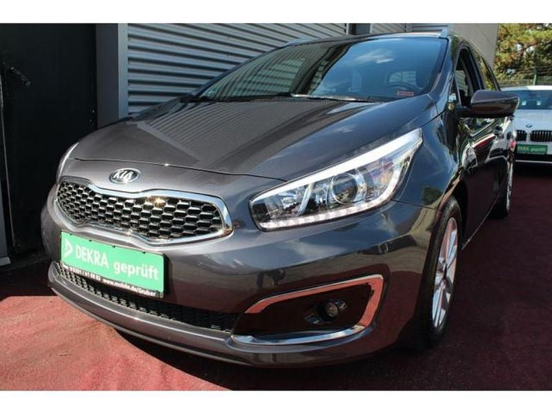 Dark gun metal (metallic) Gebraucht 2018 Kia Ceed Edition 7 Kleinwagen | 11.979 € (Fairer Preis) - Bild 1/4
