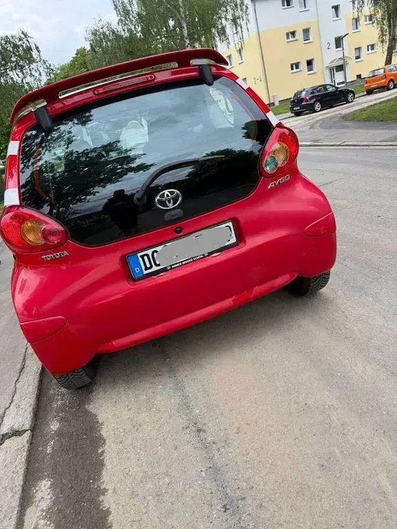 Gebraucht Toyota Aygo 68 PS (50 kW) 2008 Rot Kleinwagen