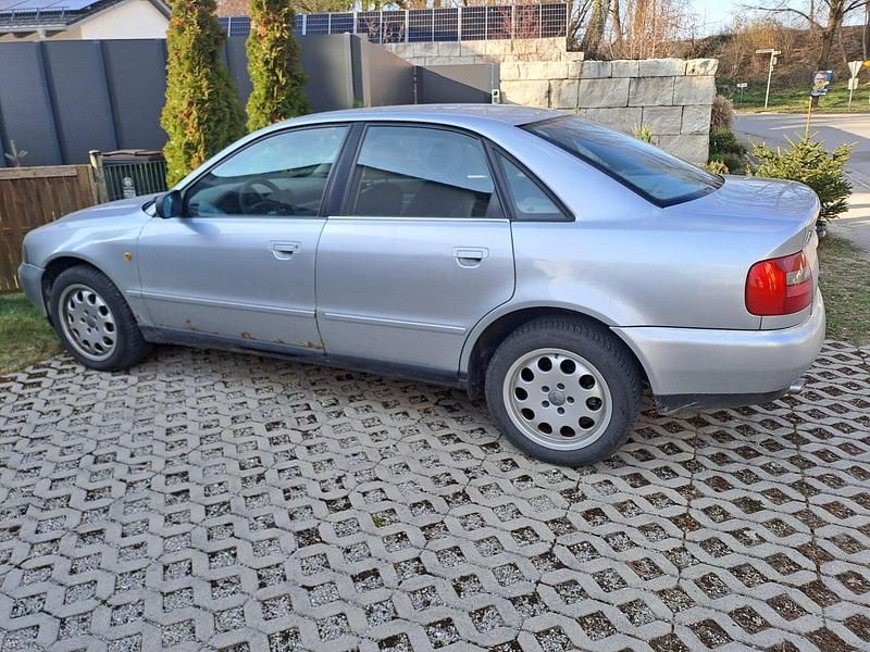 Gebraucht Audi A4 90 PS (66 kW) 1998 Silber Limousine