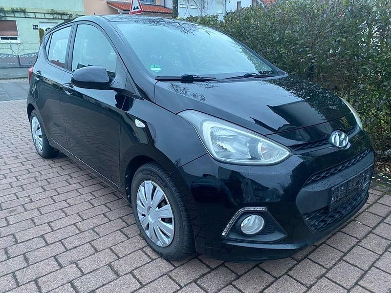 Gebraucht Hyundai i10 Edition 67 PS (49 kW) 2015 Schwarz Kleinwagen