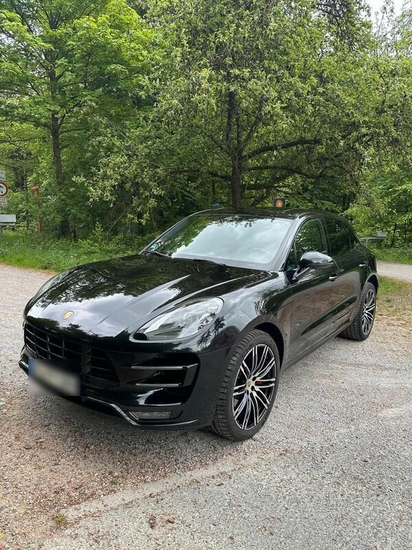 Schwarz Gebraucht 2018 Porsche Macan Turbo Performance Package SUV | 32.000 € (Teuer) - Bild 1/4