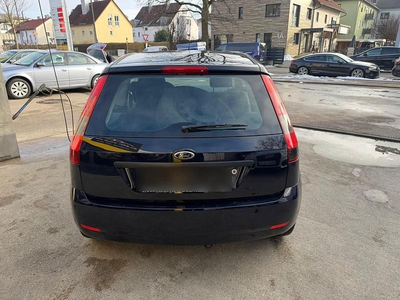 Gebraucht Ford Fiesta 80 PS (58 kW) 2005 Blau Kleinwagen