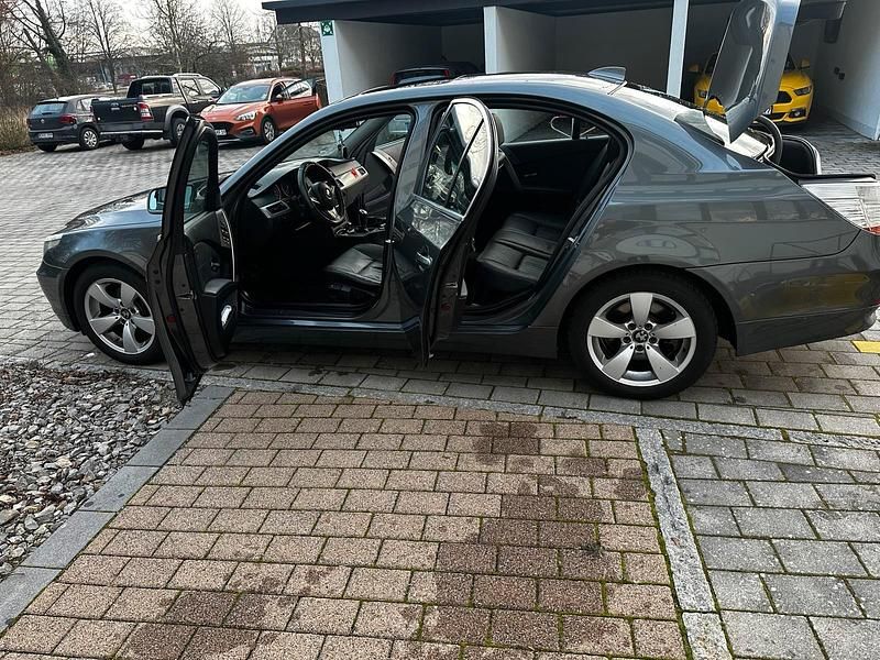 Gebraucht BMW 525 218 PS (160 kW) 2005 Grau Limousine