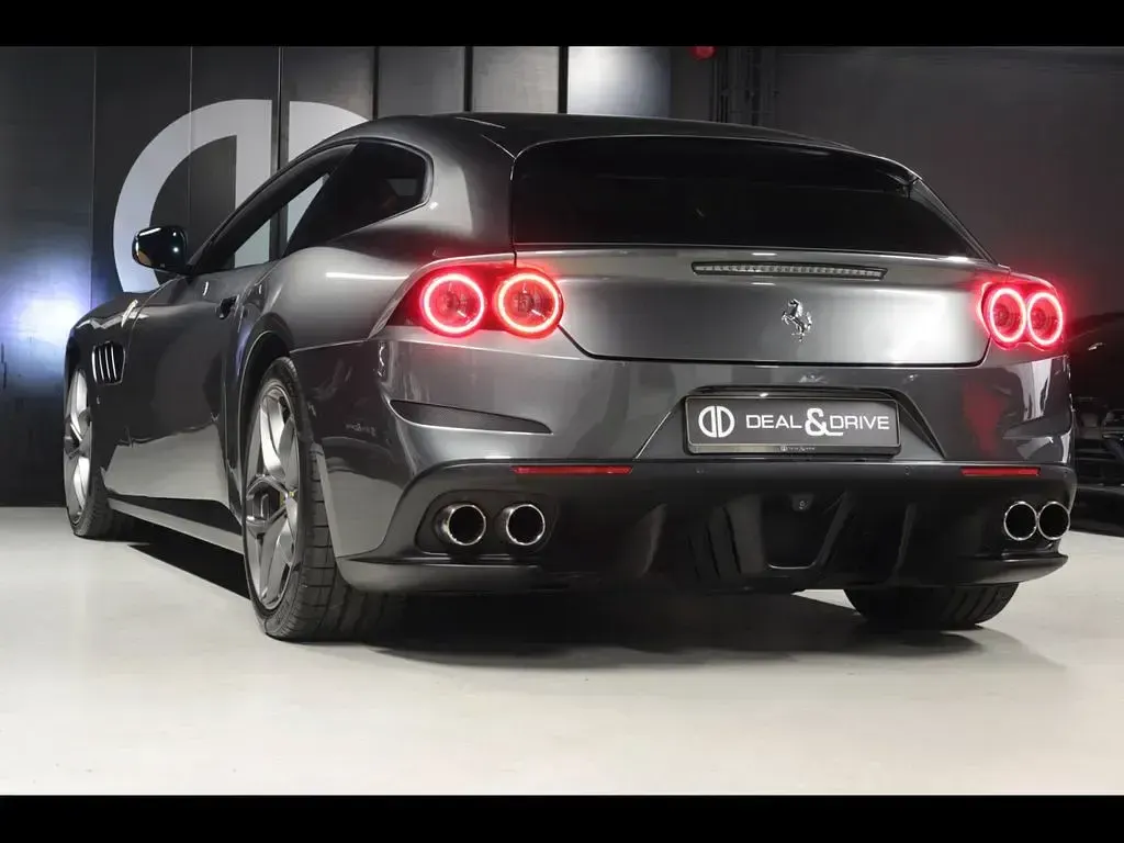 Gebraucht Ferrari GTC4Lusso 610 PS (448 kW) 2018 Grau Kombi