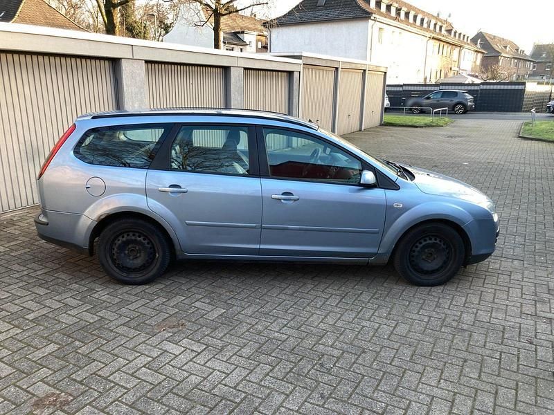 Gebraucht Ford Focus 116 PS (85 kW) 2005 Silber Kombi