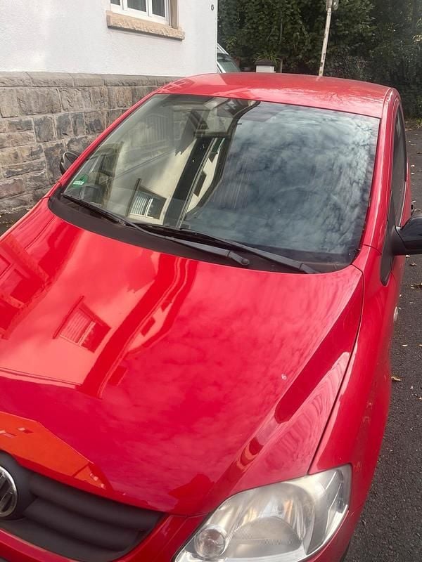 Rot Gebraucht 2004 VW Fox Kleinwagen | 1.500 € (Fairer Preis) - Bild 1/4