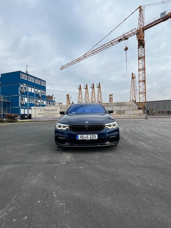 Blau Gebraucht 2017 BMW 530e M Sport Limousine | 22.999 € (Teuer) - Bild 1/4