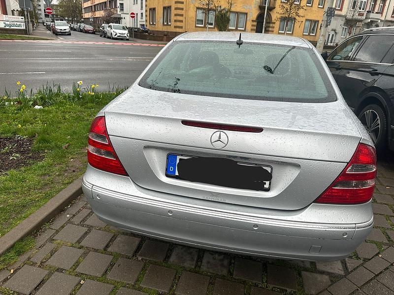 Gebraucht Mercedes E280 177 PS (130 kW) 2005 Silber Limousine