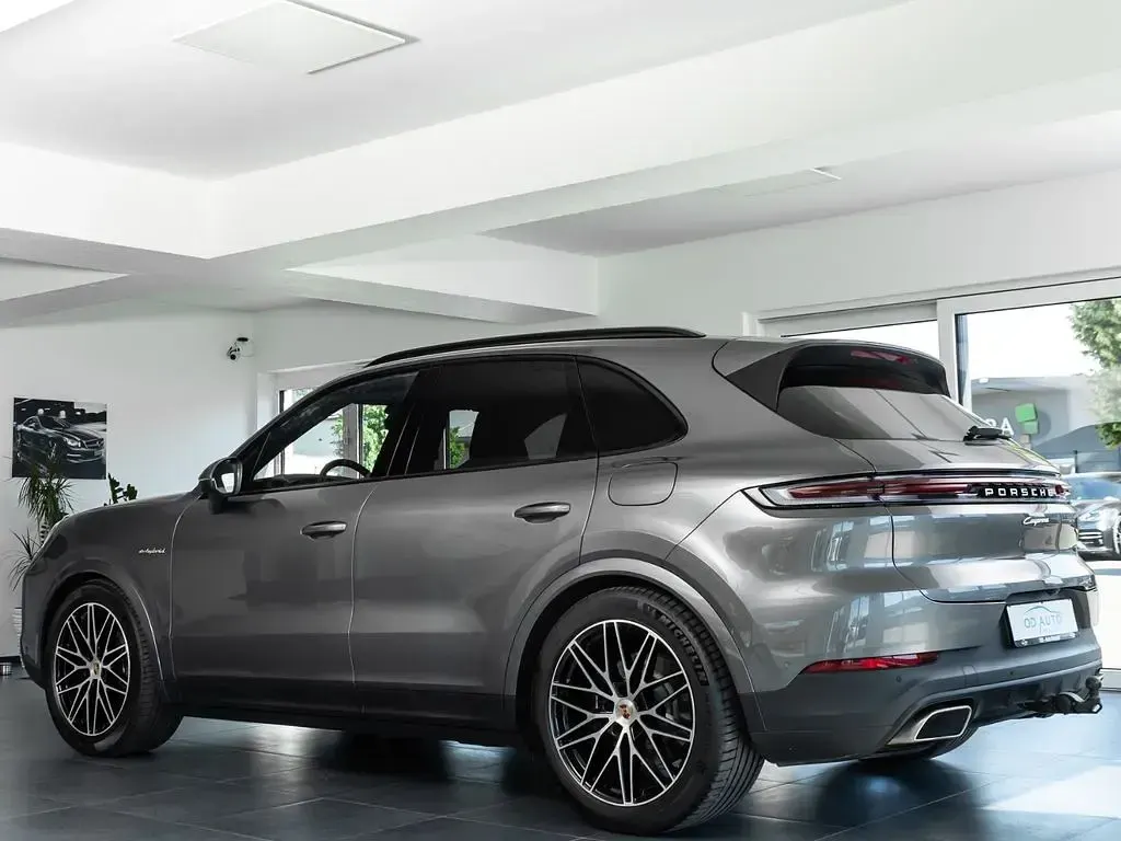 Gebraucht Porsche Cayenne 470 PS (345 kW) 2025 Grau SUV