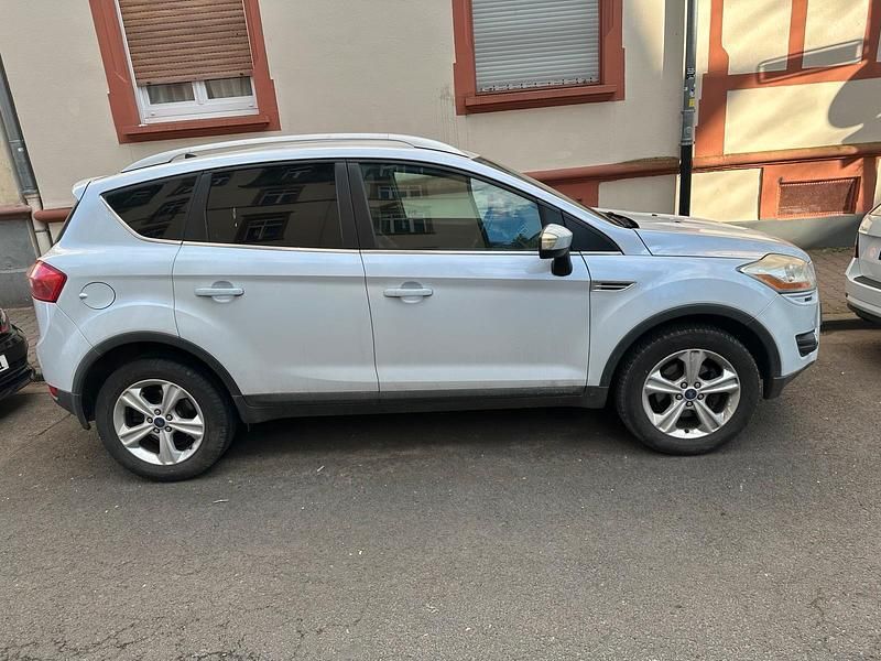Gebraucht Ford Kuga 140 PS (102 kW) 2011 Weiß SUV