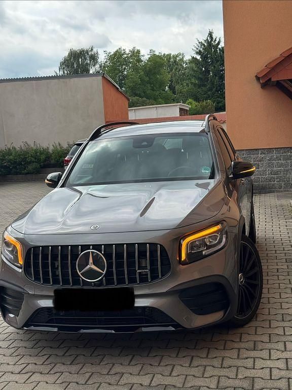 Grau Gebraucht 2023 Mercedes GLB35 AMG SUV | 43.980 € (Guter Preis) - Bild 1/4