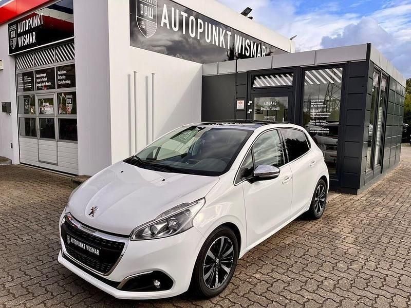 Gebraucht Peugeot 208 Allure 102 PS (75 kW) 2019 Weiß Kleinwagen