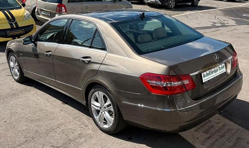 Gebraucht Mercedes E220 170 PS (125 kW) 2011 Grau Limousine