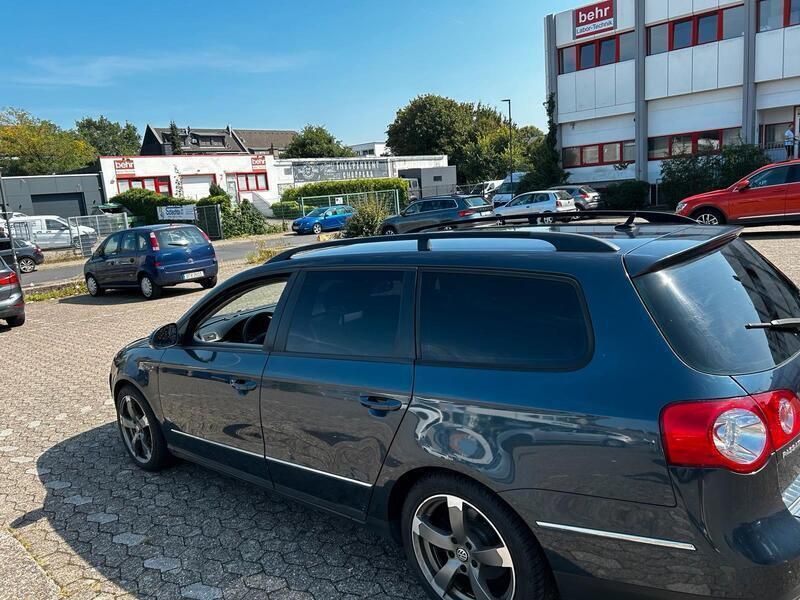 Blau Gebraucht 2006 VW Passat Kombi | 2.500 € (Fairer Preis) - Bild 1/4