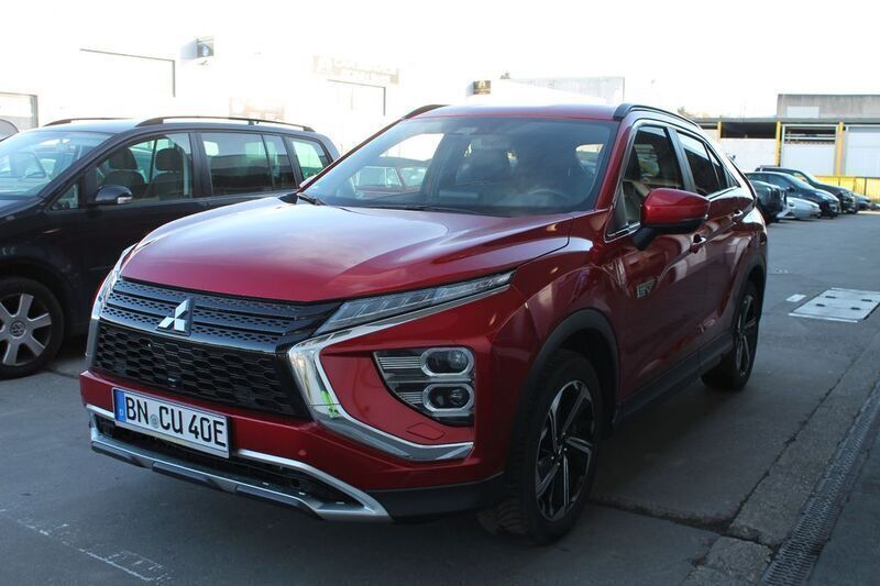 Rot Gebraucht 2022 Mitsubishi Eclipse Cross Plus SUV | 23.900 € (Fairer Preis) - Bild 1/4