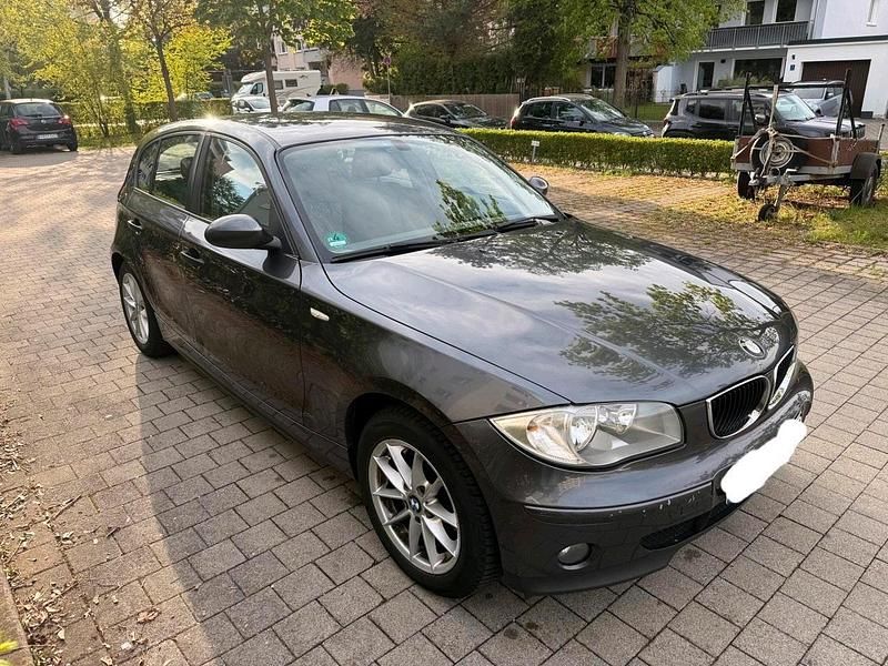 Grau Gebraucht 2004 BMW 118 Kleinwagen | 1.550 € (Fairer Preis) - Bild 1/4