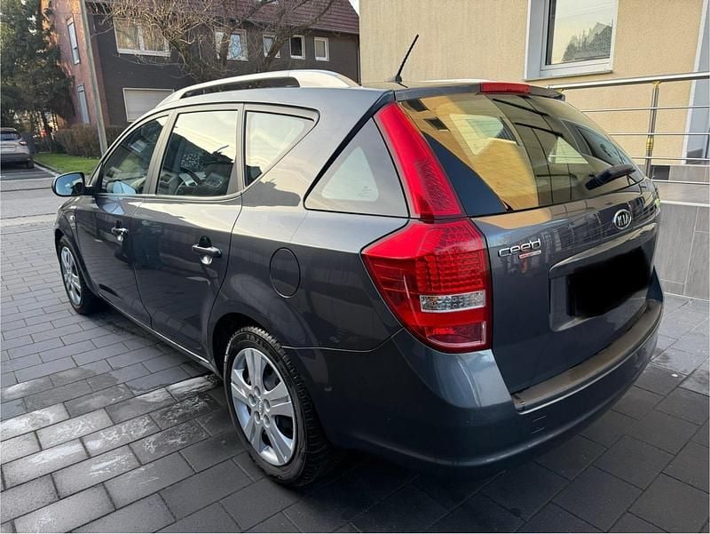 Gebraucht Kia Ceed Spirit 90 PS (66 kW) 2010 Grau Kleinwagen