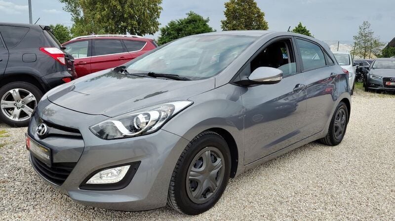 Grau Gebraucht 2013 Hyundai i30 Classic Limousine | 4.400 € (Guter Preis) - Bild 1/4