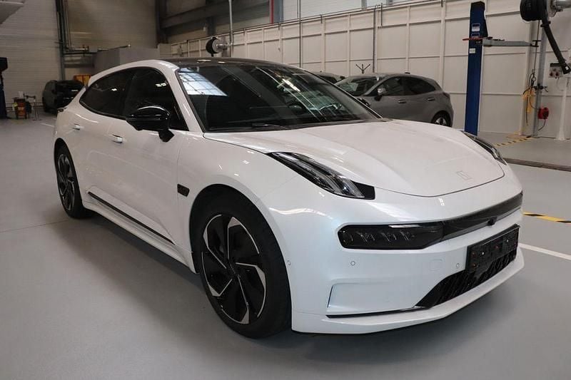 Weiß Gebraucht 2024 Zeekr 001 Long Range RWD Limousine | 52.999 € - Bild 1/4