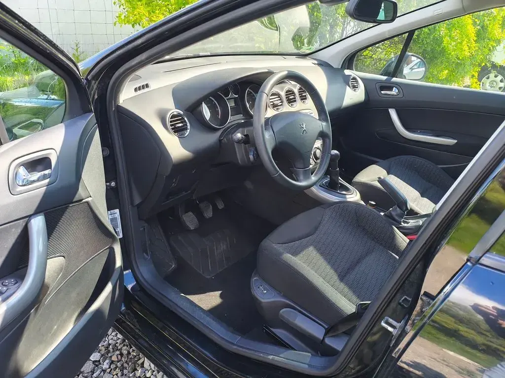 Gebraucht Peugeot 308 SW 120 PS (88 kW) 2011 Schwarz Kombi