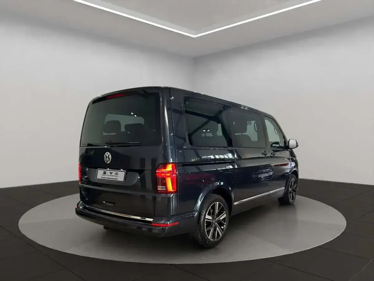 Gebraucht VW Multivan Highline 204 PS (150 kW) 2022 Blau Van / Kleinbus