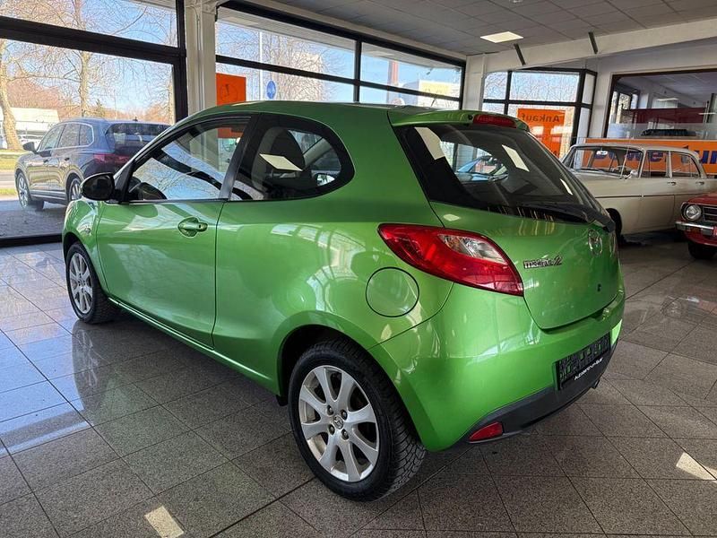 Gebraucht Mazda 2 Inclusive 75 PS (55 kW) 2010 Grün Kleinwagen