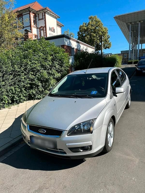 Grau Gebraucht 2007 Ford Focus Kleinwagen | 2.200 € (Fairer Preis) - Bild 1/4
