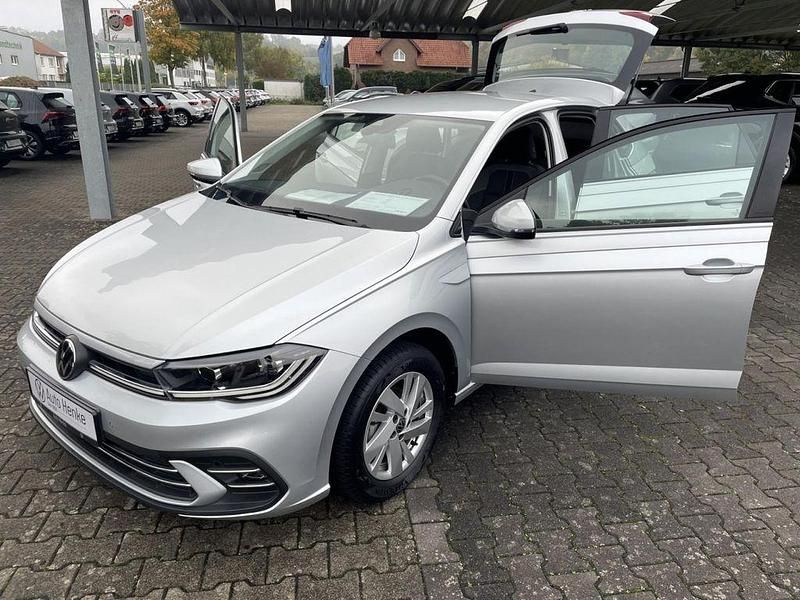 Gebraucht VW Polo Style 95 PS (69 kW) 2022 Reflexsilber (metallic) Kleinwagen