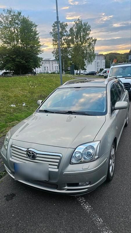Silber Gebraucht 2004 Toyota Avensis Kombi | 3.000 € (Guter Preis) - Bild 1/4