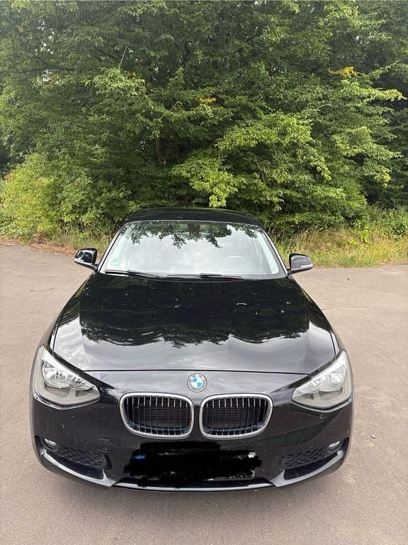 Schwarz Gebraucht 2015 BMW 114 Sport Line Kleinwagen | 7.990 € (Fairer Preis) - Bild 1/4