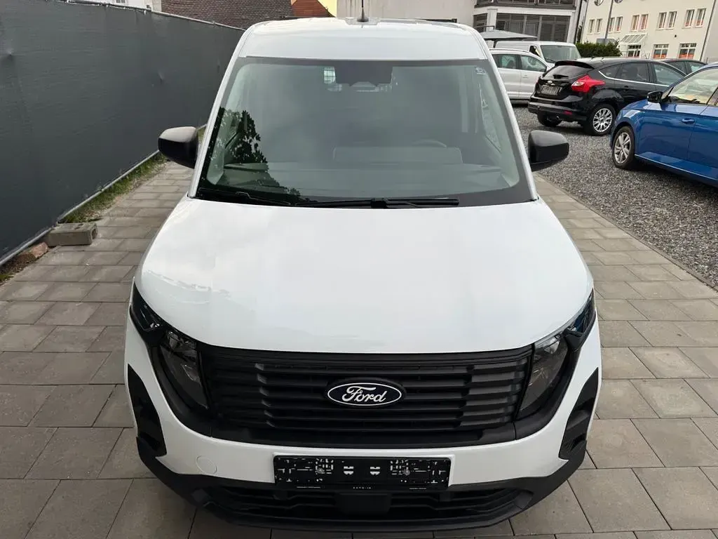 Gebraucht Ford Transit 101 PS (74 kW) 2024 Weiß Van / Kleinbus