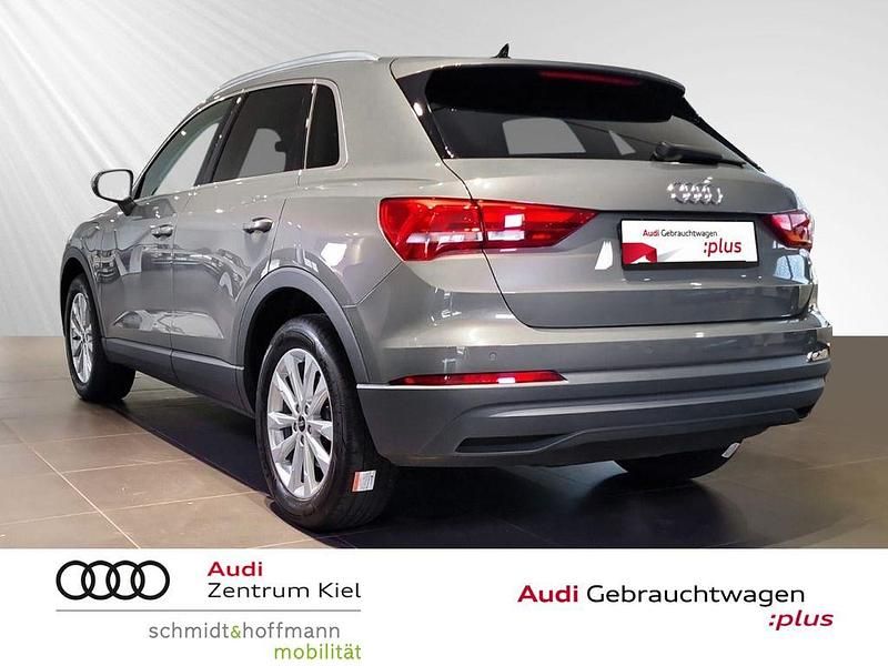 Gebraucht Audi Q3 Ambiente 245 PS (180 kW) 2022 Chronosgrau metallic SUV