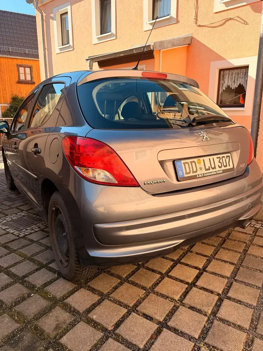Gebraucht Peugeot 207 70 PS (51 kW) 2010 Grau Limousine