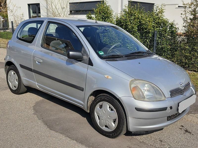 Gebraucht Toyota Yaris 85 PS (62 kW) 2002 Silber Kleinwagen