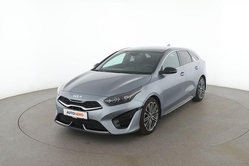 Grau Gebraucht 2022 Kia ProCeed 4 Kleinwagen | 23.850 € (Guter Preis) - Bild 1/3