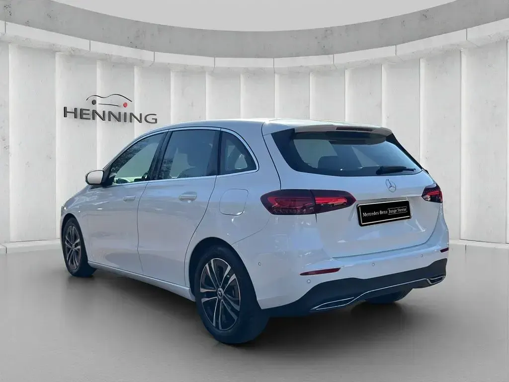 Gebraucht Mercedes B200 Progressive 163 PS (119 kW) 2024 Weiß Kleinwagen