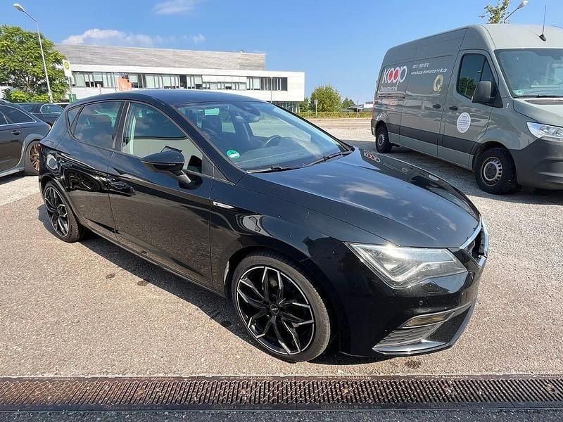Schwarz Gebraucht 2017 Seat Leon FR Limousine | 8.999 € (Superpreis) - Bild 1/4