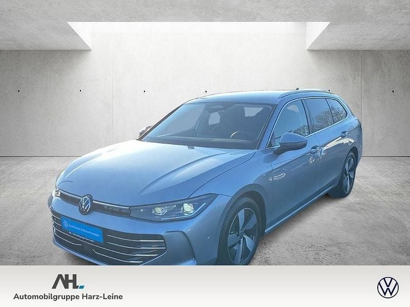 Gebraucht VW Passat Elegance 150 PS (110 kW) 2025 Silber Kombi