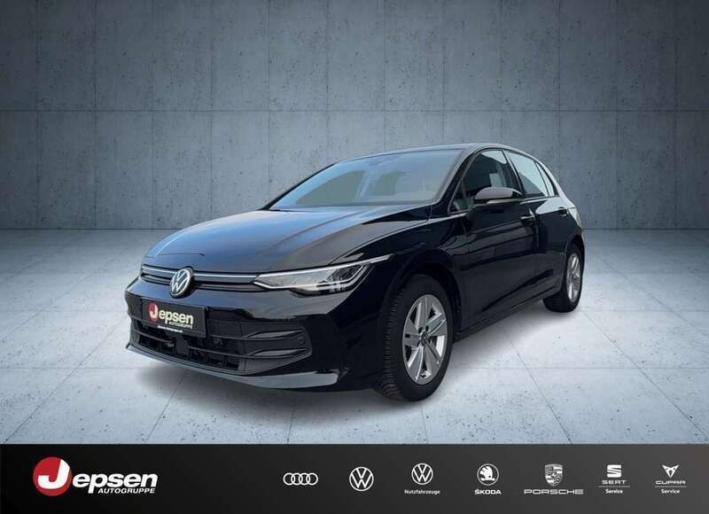 Grenadillschwarz metallic Gebraucht 2024 VW Golf VIII Life Limousine | 20.970 € (Superpreis) - Bild 1/4